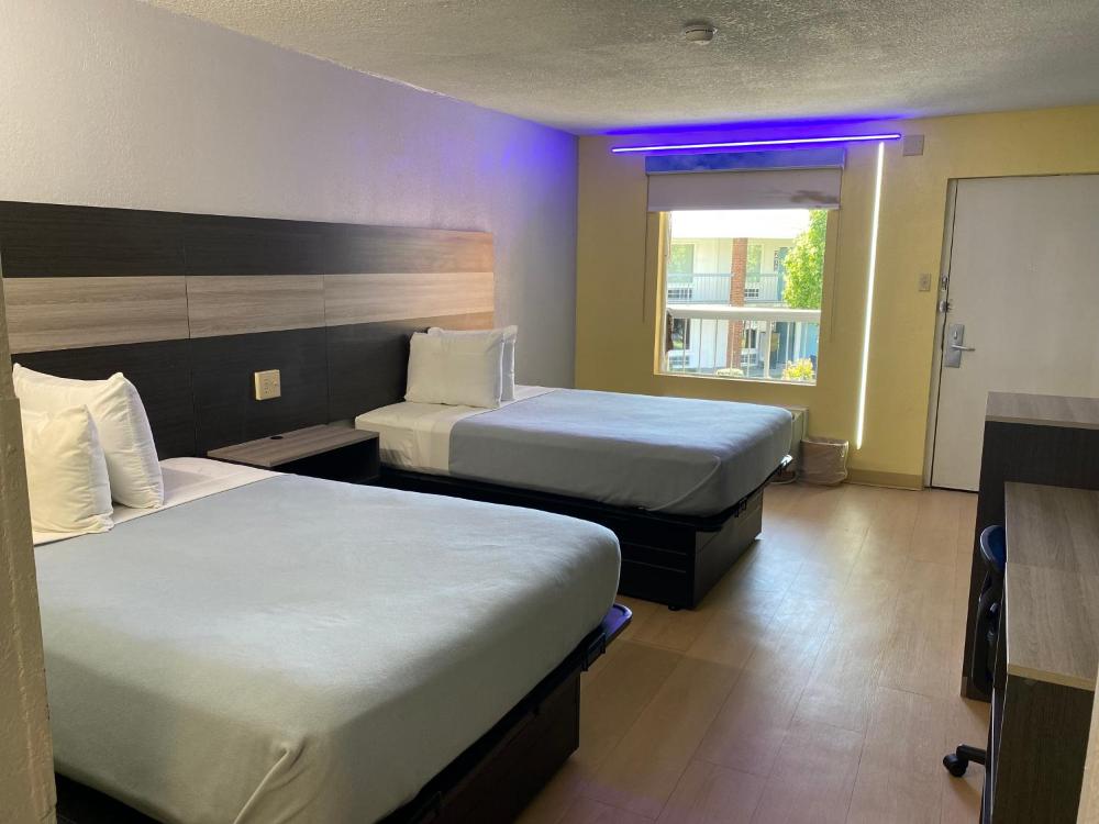 Double Room with Two Double Beds - Non-Smoking interior